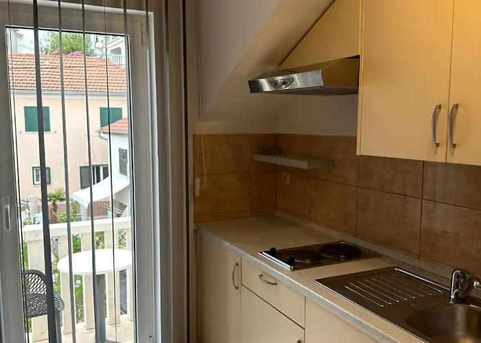 アパート Zura マリナ