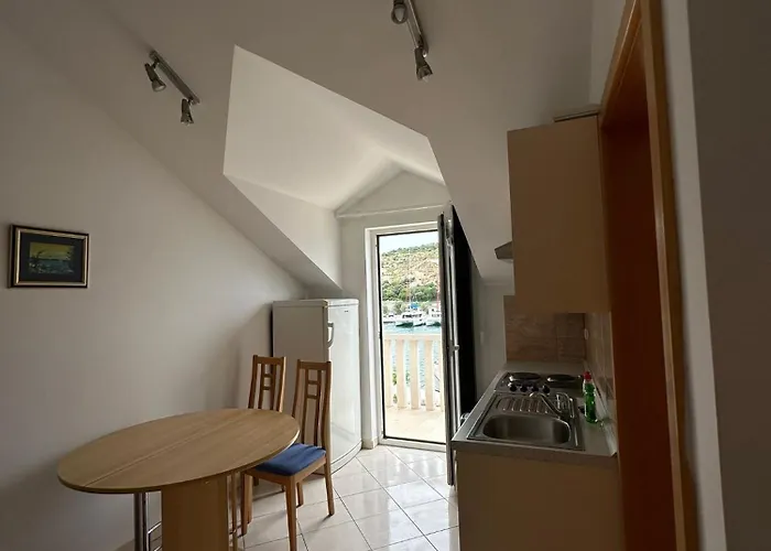 アパート Zura マリナ